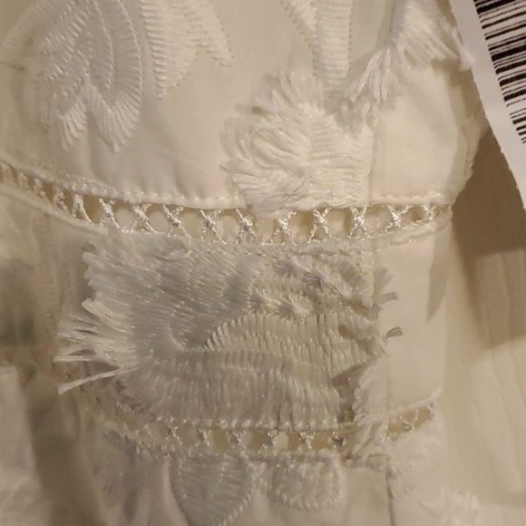 White applique dress.  Beautiful. - Picture 5 of 5